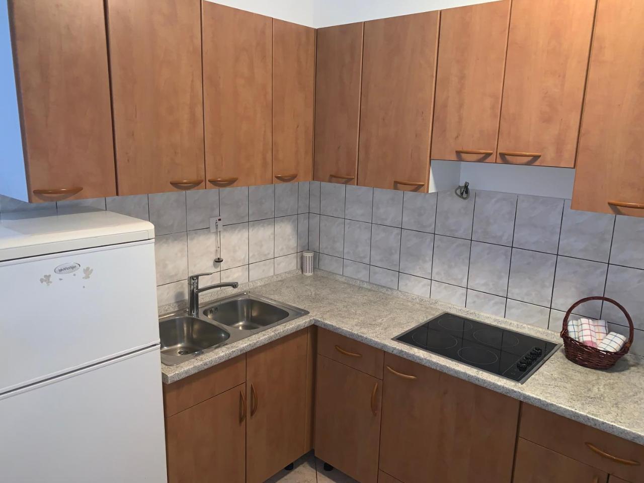 Apartments Vinea Baška Voda エクステリア 写真