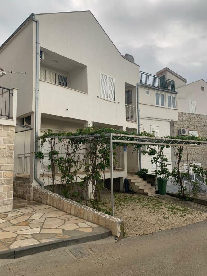 Apartments Vinea Baška Voda エクステリア 写真